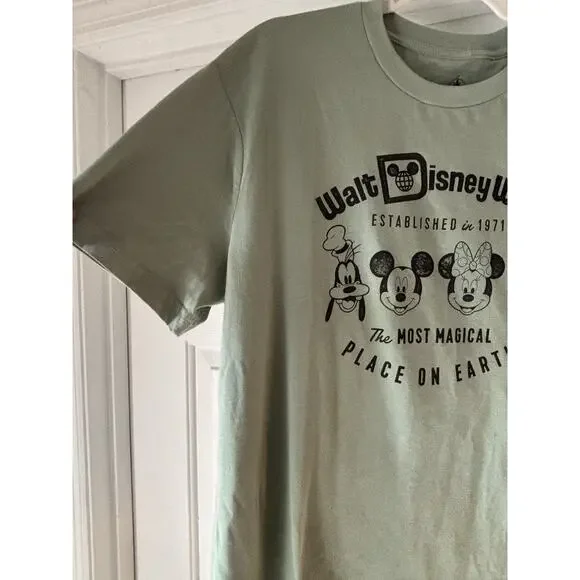 Disney Parks Magic Kingdom “The Most Magical Place On Earth” T-shirt Medium - Picture 3 of 7